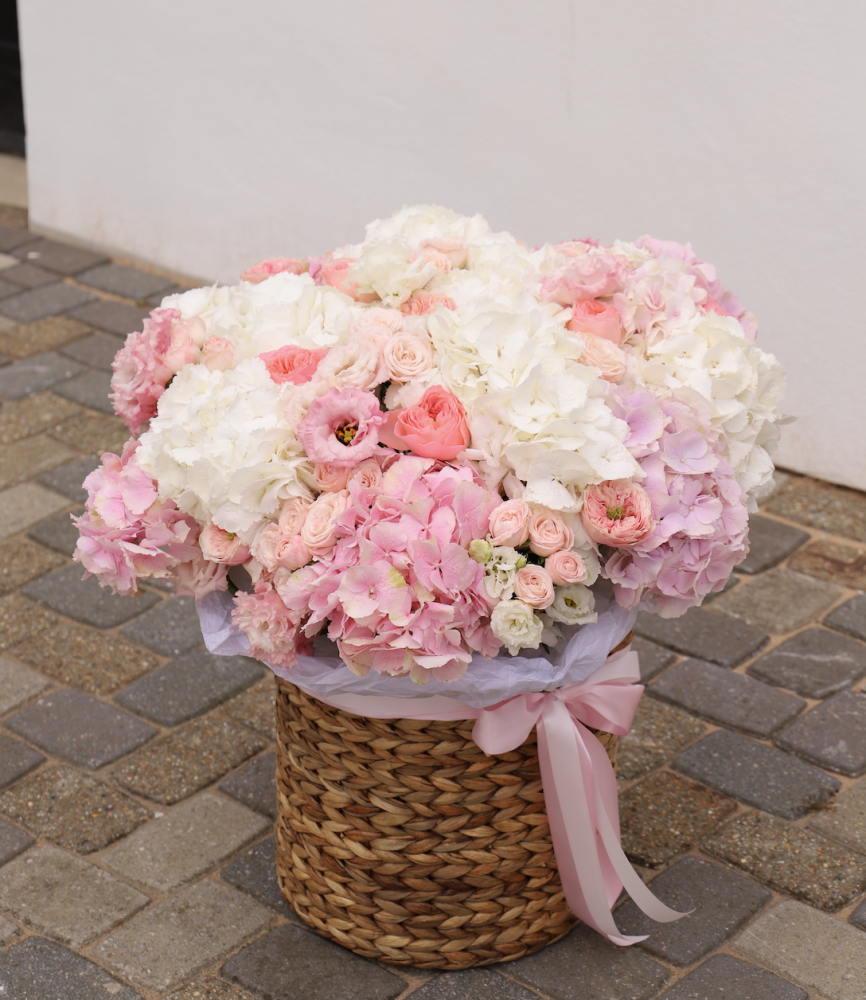 Flowers as the Perfect Anniversary Gift: Best Arrangements and Tips for Choosing the Right Bouquet