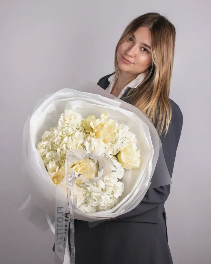 White shades mix bouquet