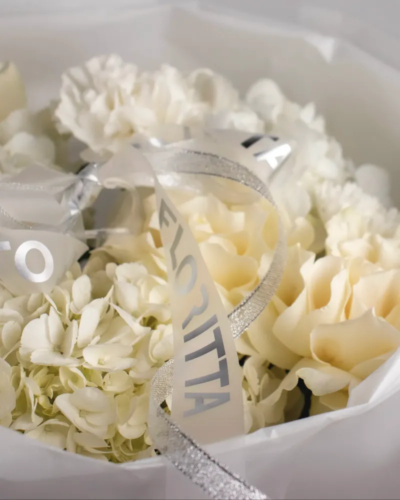 White shades mix bouquet