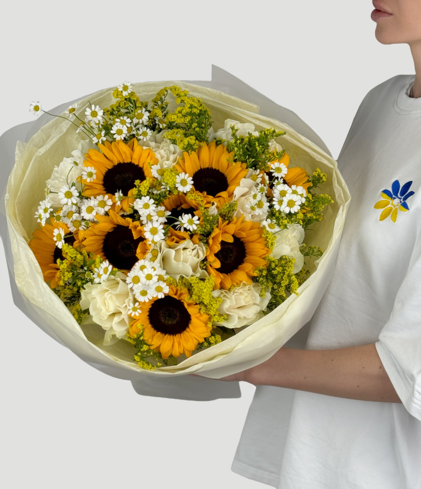Golden meadow (sunflowers, daisies & roses)