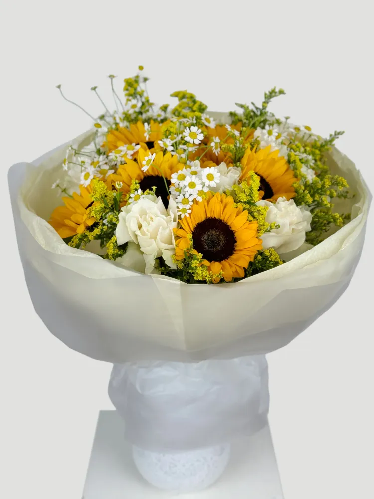 Golden meadow (sunflowers, daisies & roses)