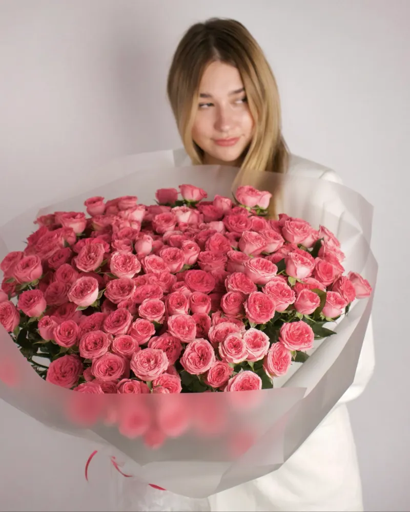 Grand pink spray roses bouquet