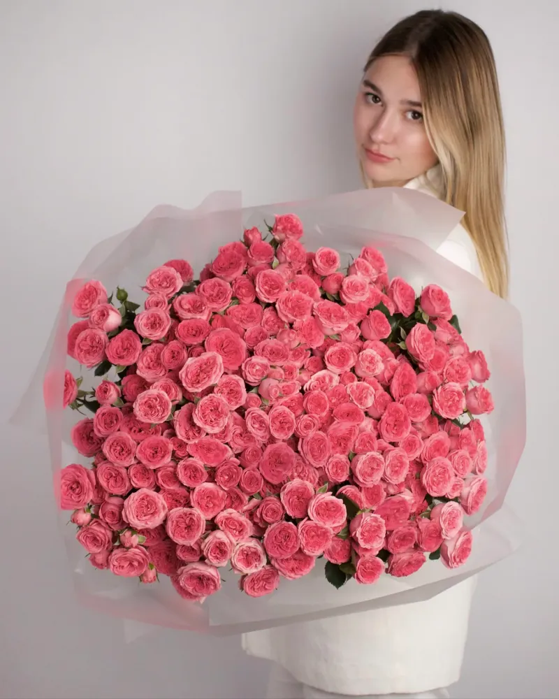 Grand pink spray roses bouquet