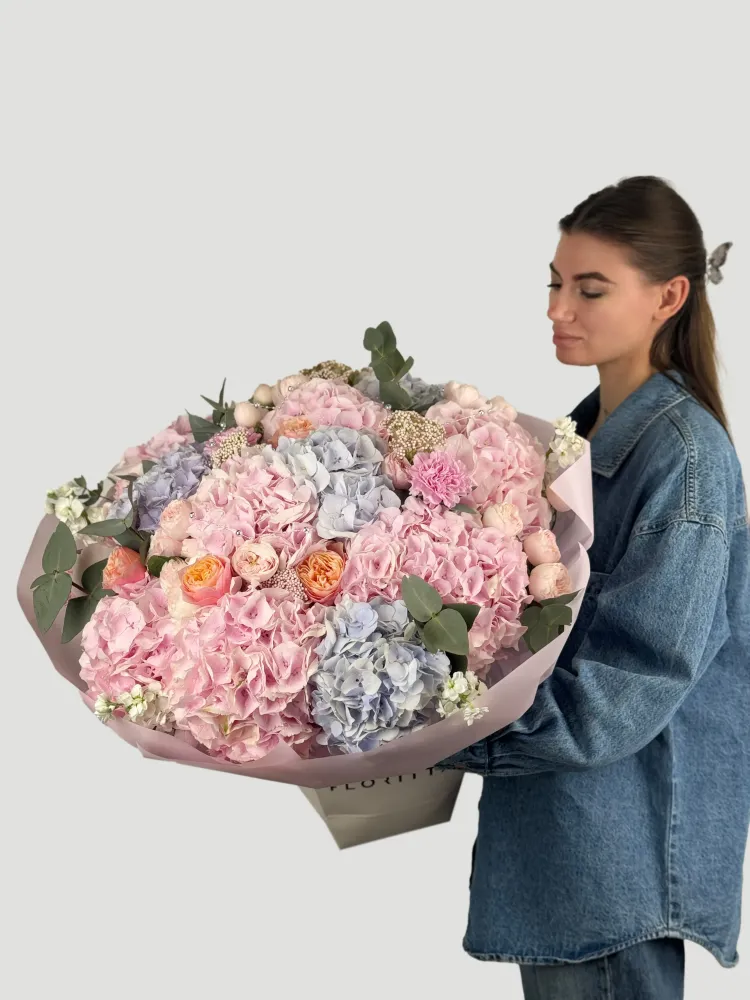 Your grace (hydrangeas & peony spray roses)