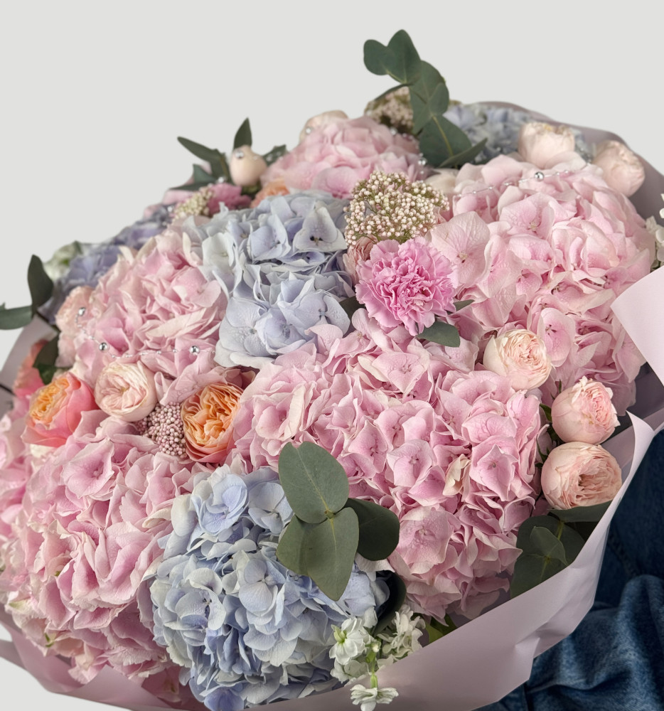 Your grace (hydrangeas & peony spray roses)