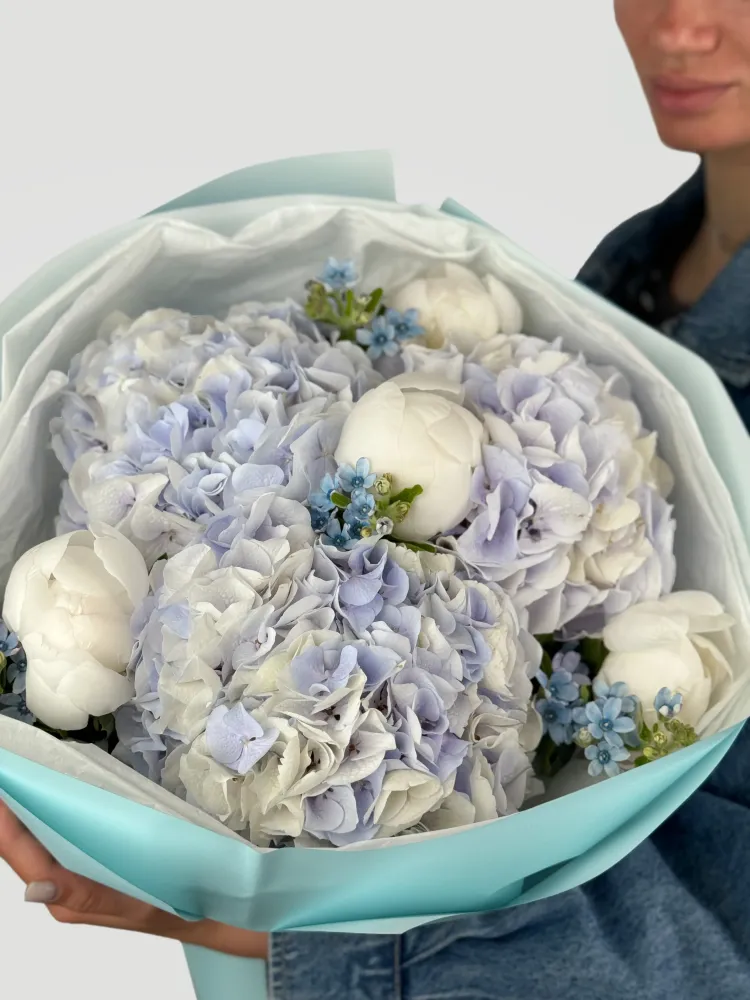 Petite white peony & hydrangea