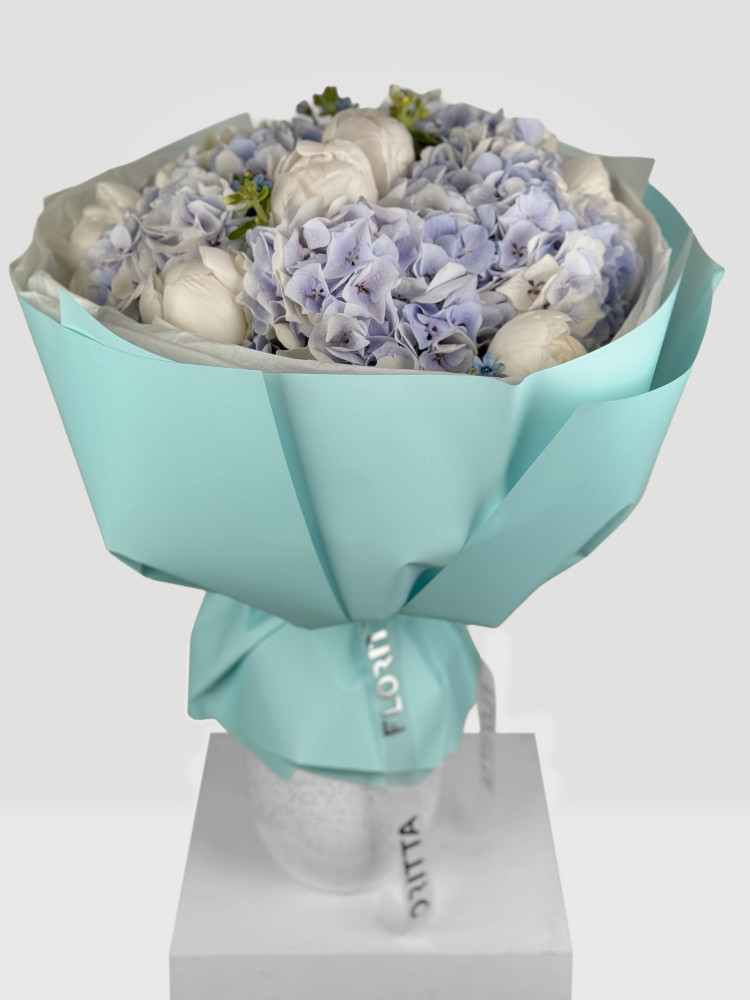Petite white peony & hydrangea