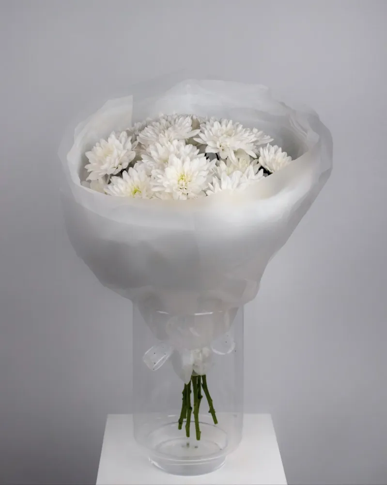 Elegant white chrysanthemum bouquet