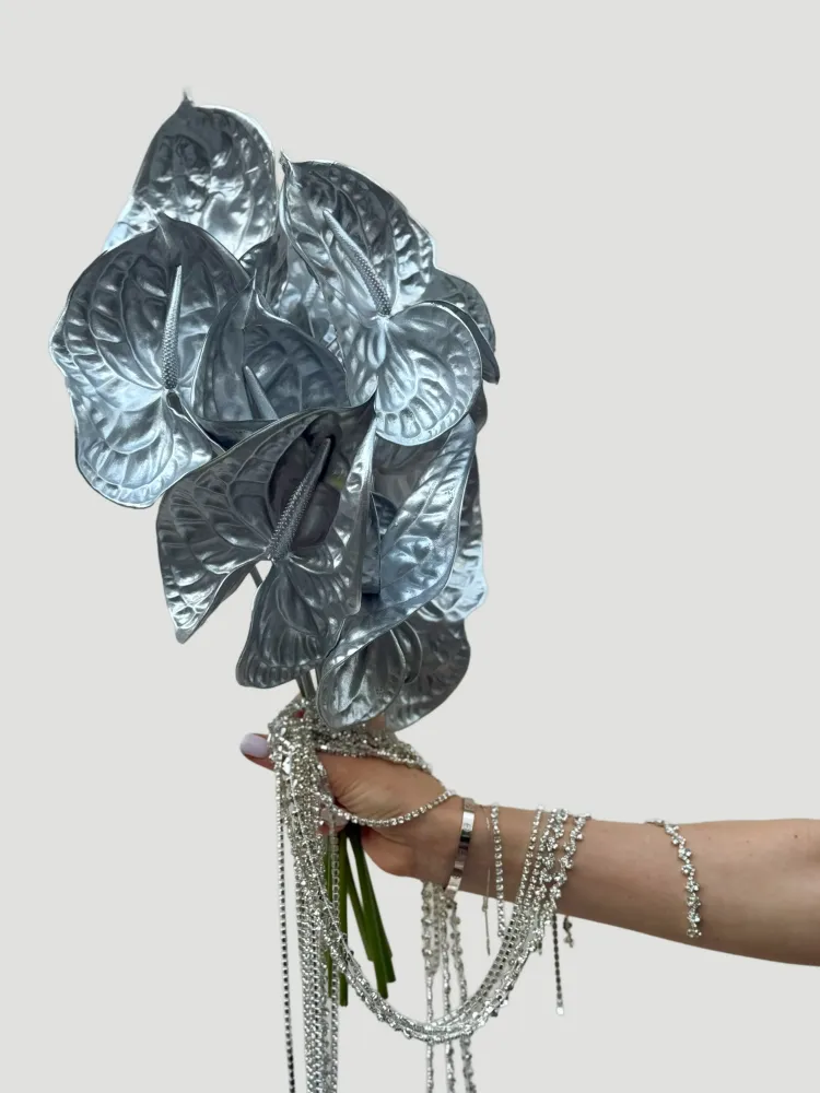 Silver muse – modern bridal bouquet