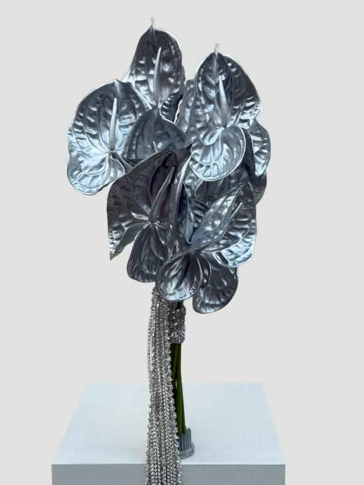Silver muse – modern bridal bouquet