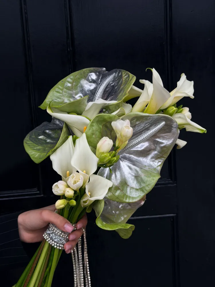 Lunar touch – calla & anthurium bridal bouquet