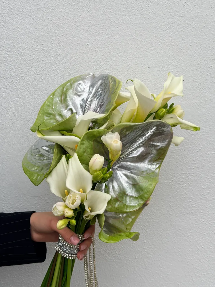 Lunar touch – calla & anthurium bridal bouquet