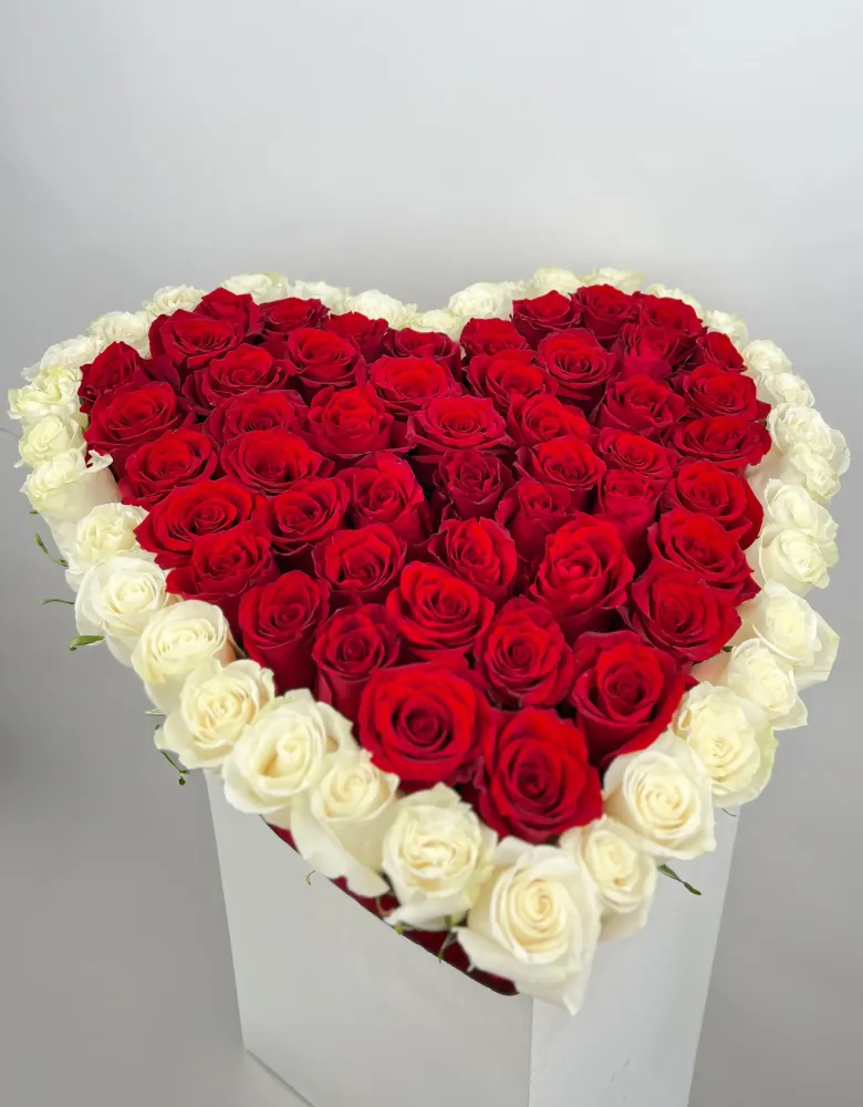 Luxury heart of roses