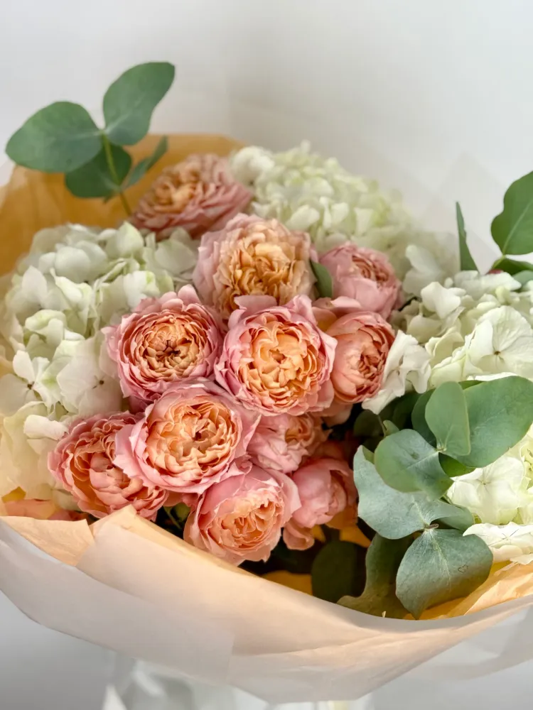 Peach сloud (hydrangeas & peony spray roses)