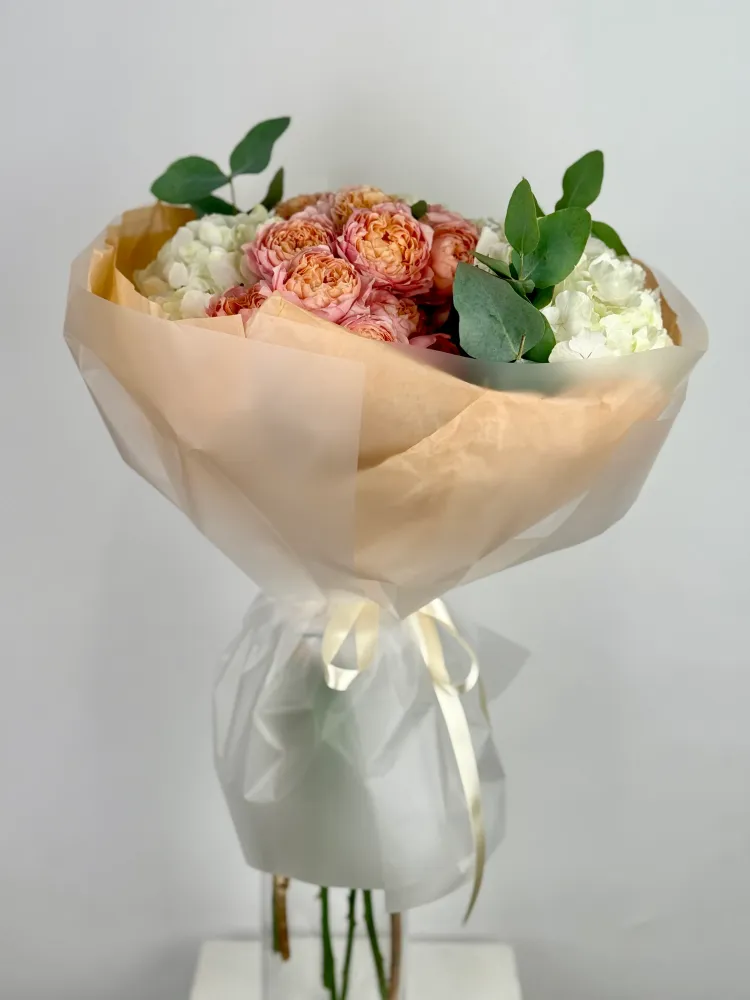 Peach сloud (hydrangeas & peony spray roses)