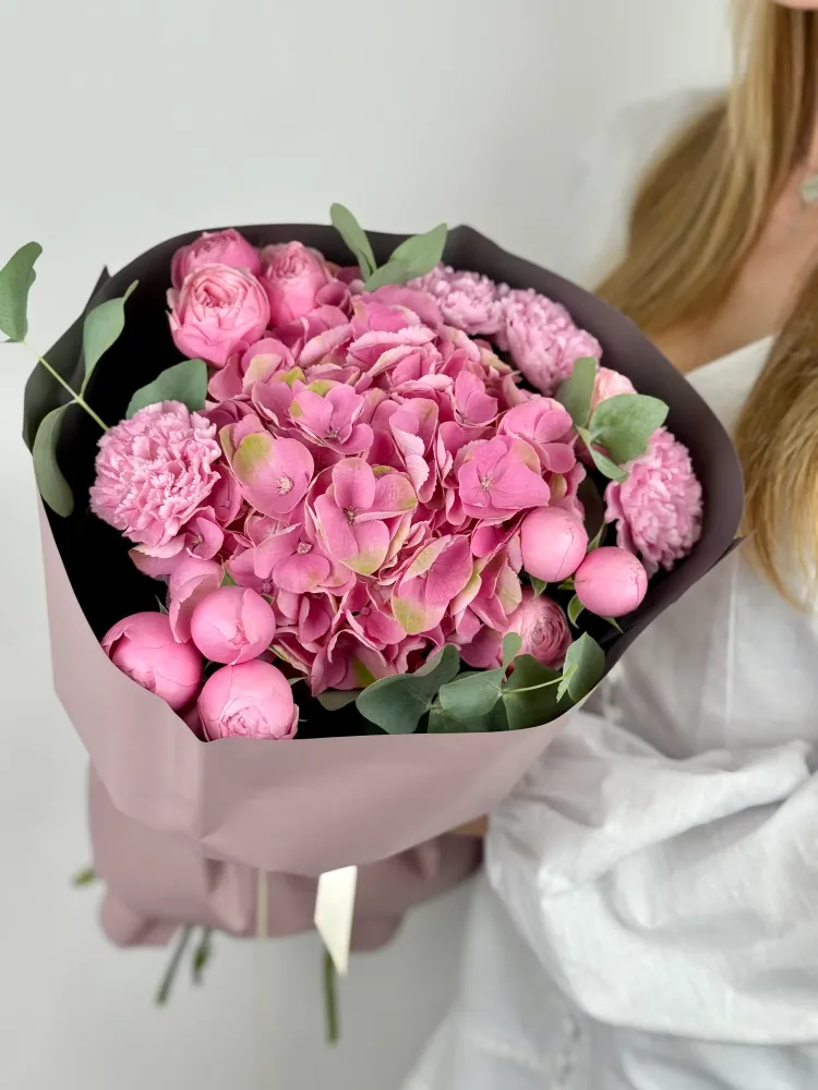 Berry bloom – pink elegance bouquet