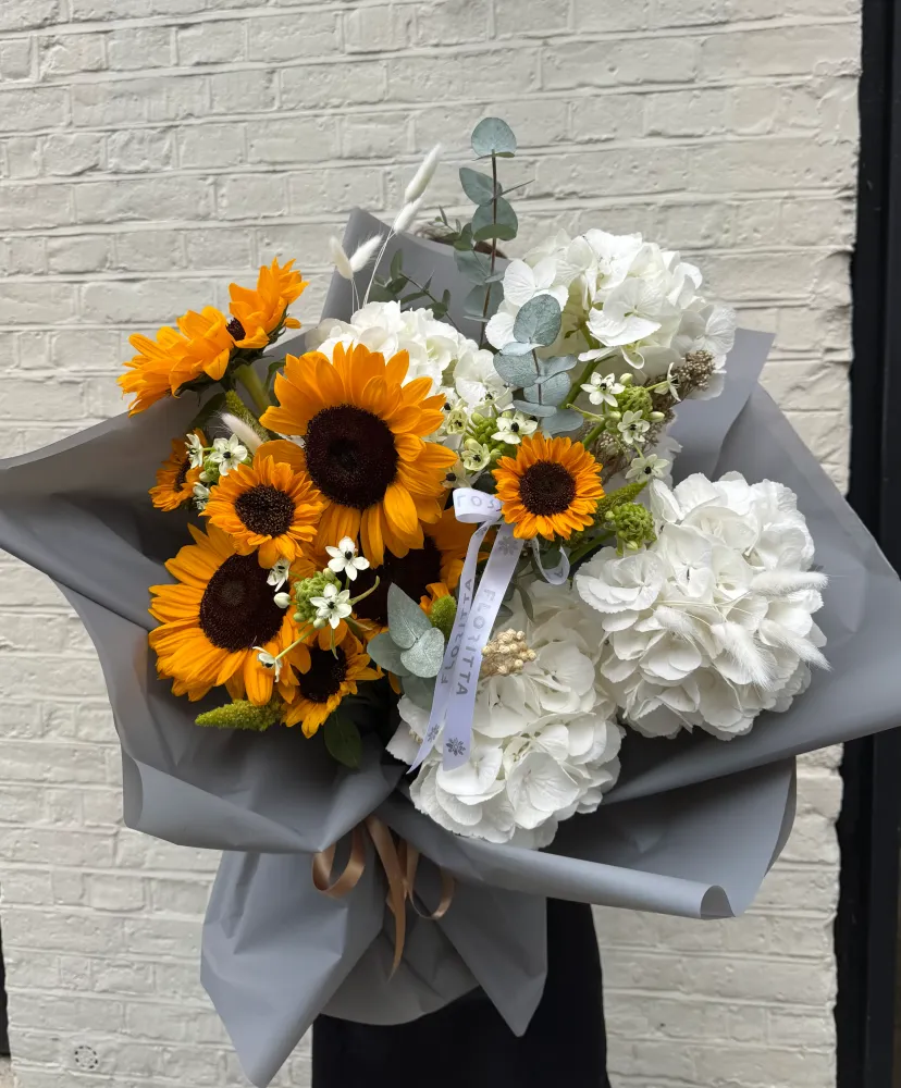 Urban summer (sunflowers & hydrangeas)