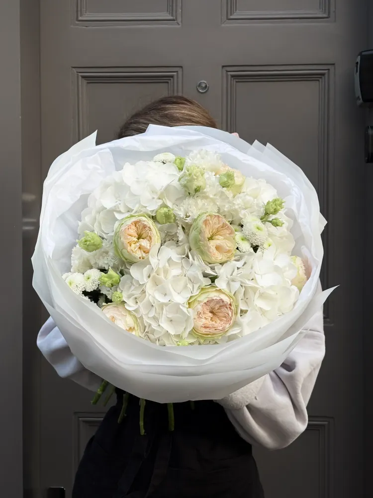 Cloud bloom (hydrangeas, peony roses & eustoma)