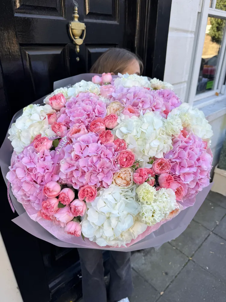Royal princess dream cloud (hydrangeas & spray roses)