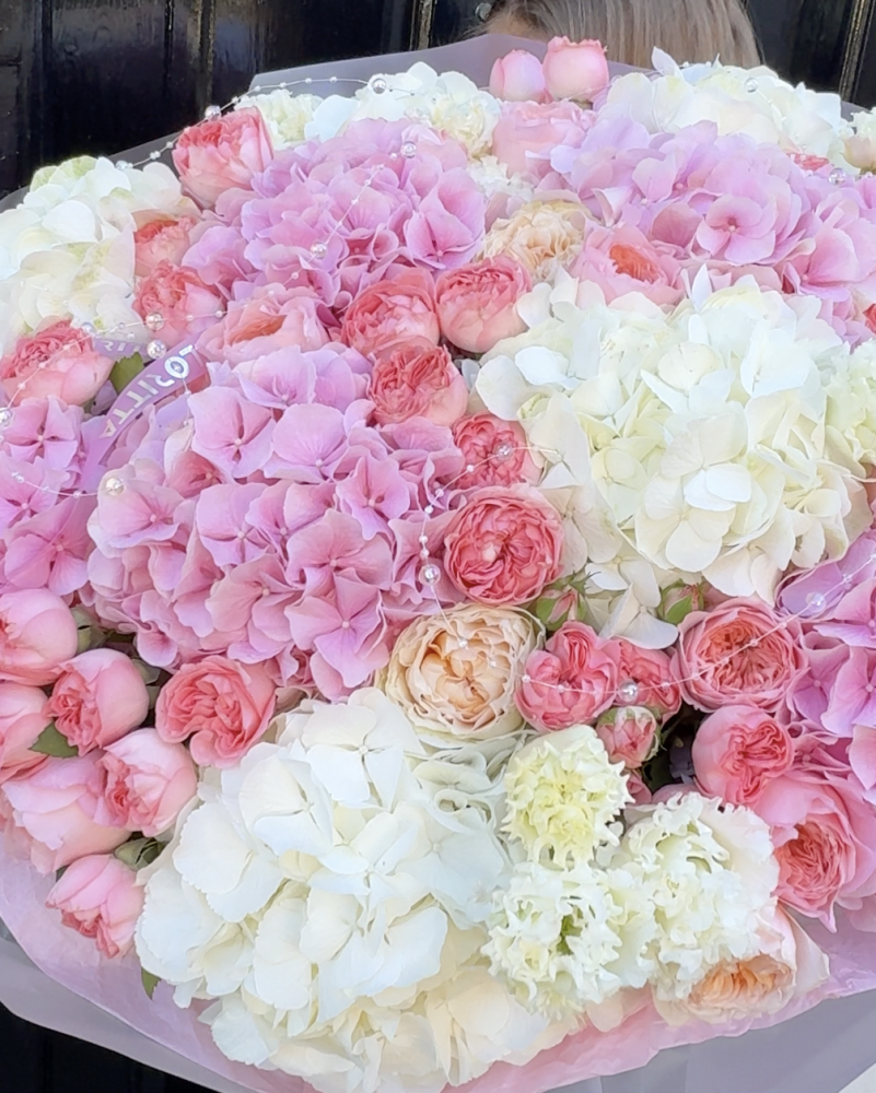 Royal princess dream cloud (hydrangeas & spray roses)