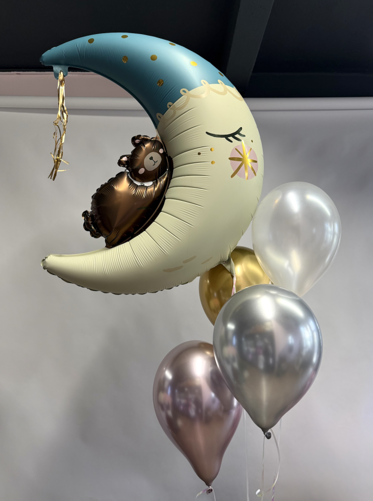 Teddy on the blue moon (5 balloons helium inflated)