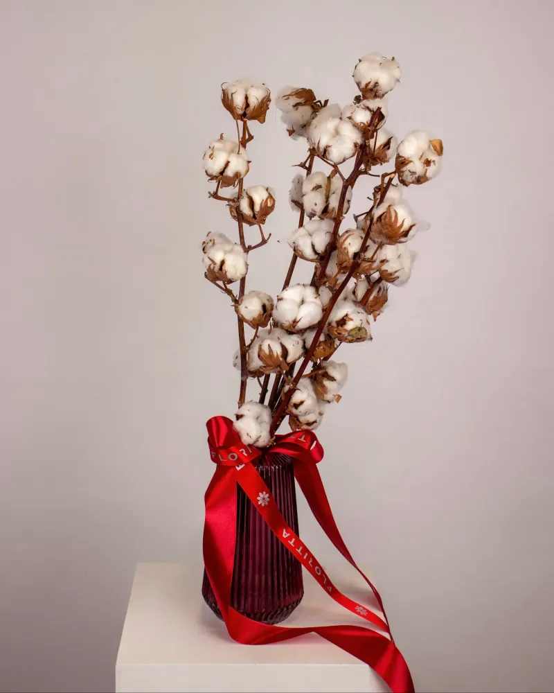 Elegant winter cotton bouquet