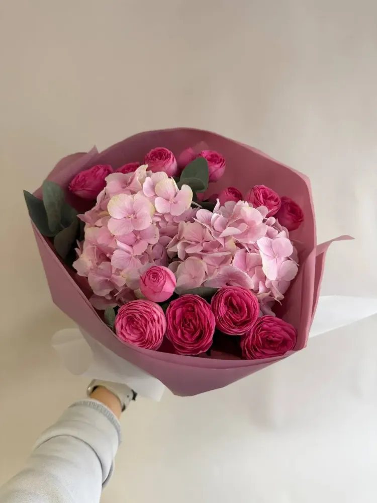 Sugar plum (hydrangeas & spray roses)