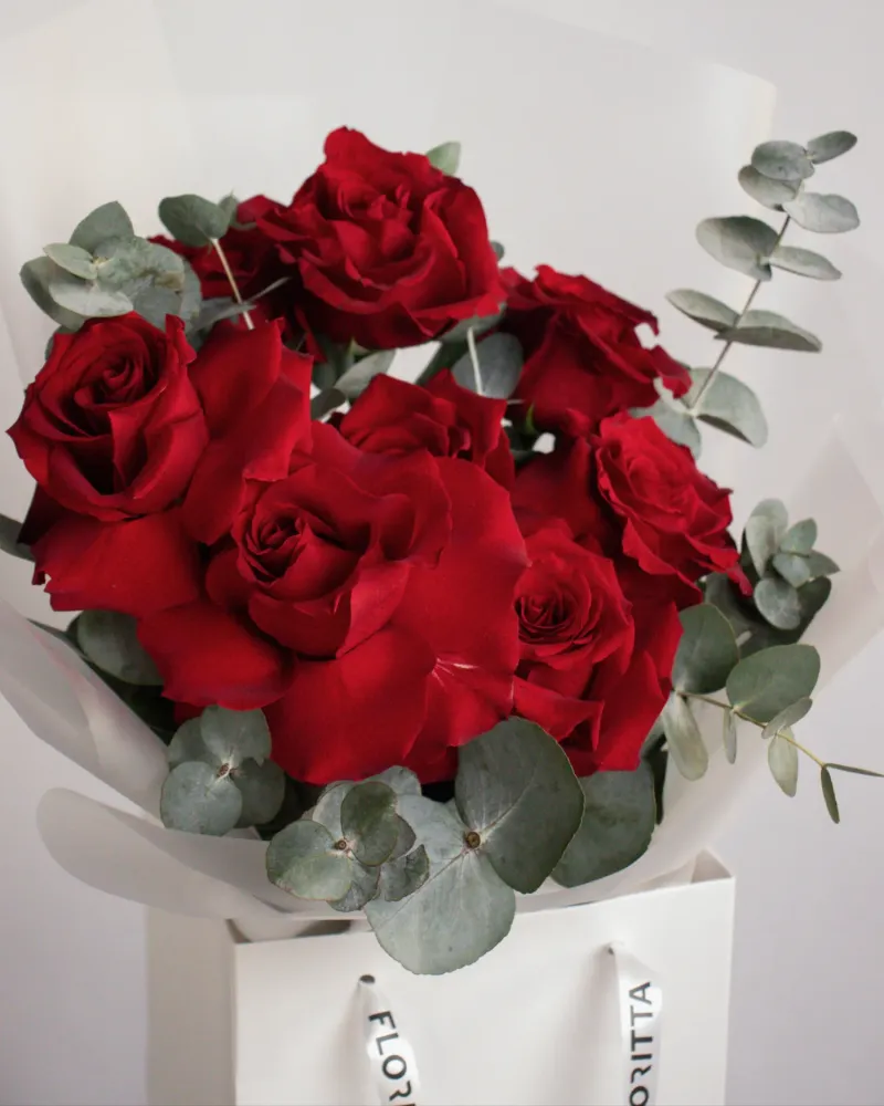 Stylish red rose bouquet