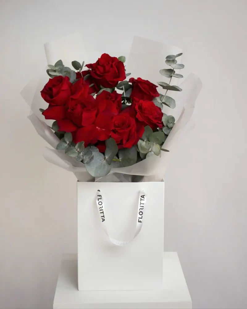 Stylish red rose bouquet
