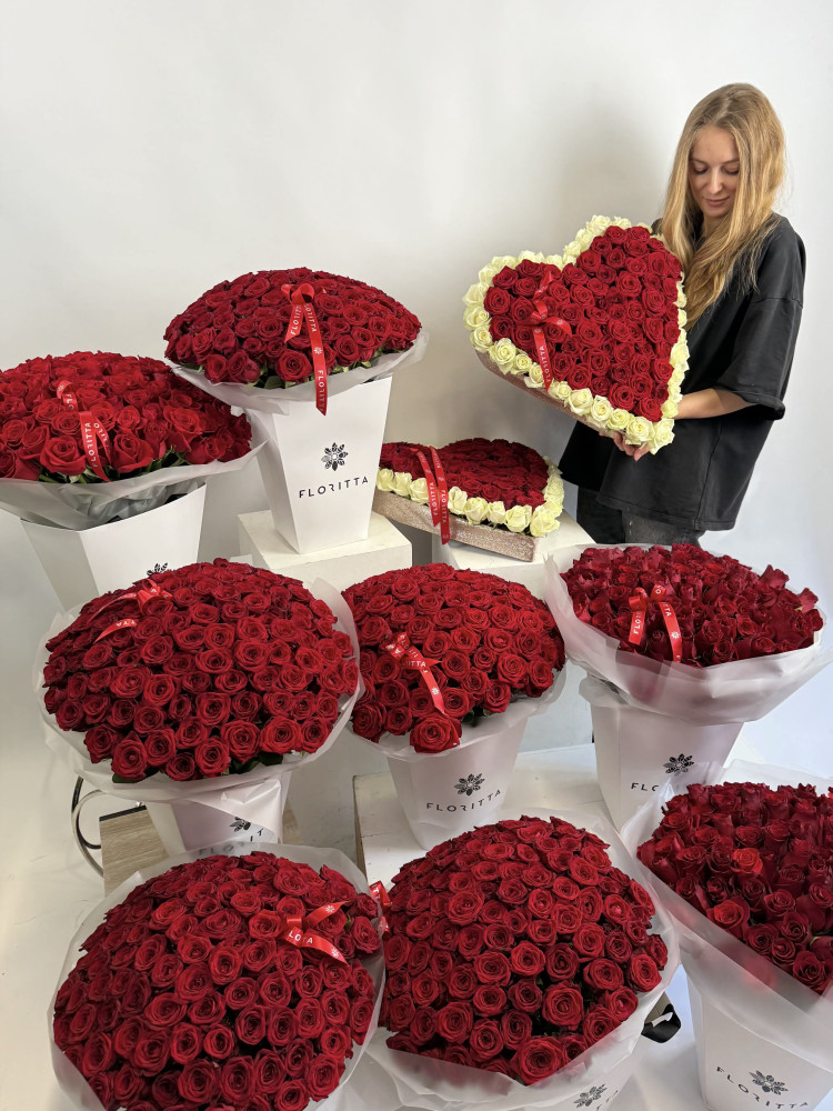 The royal rose collection (8 bouquets & 2 arrangements)
