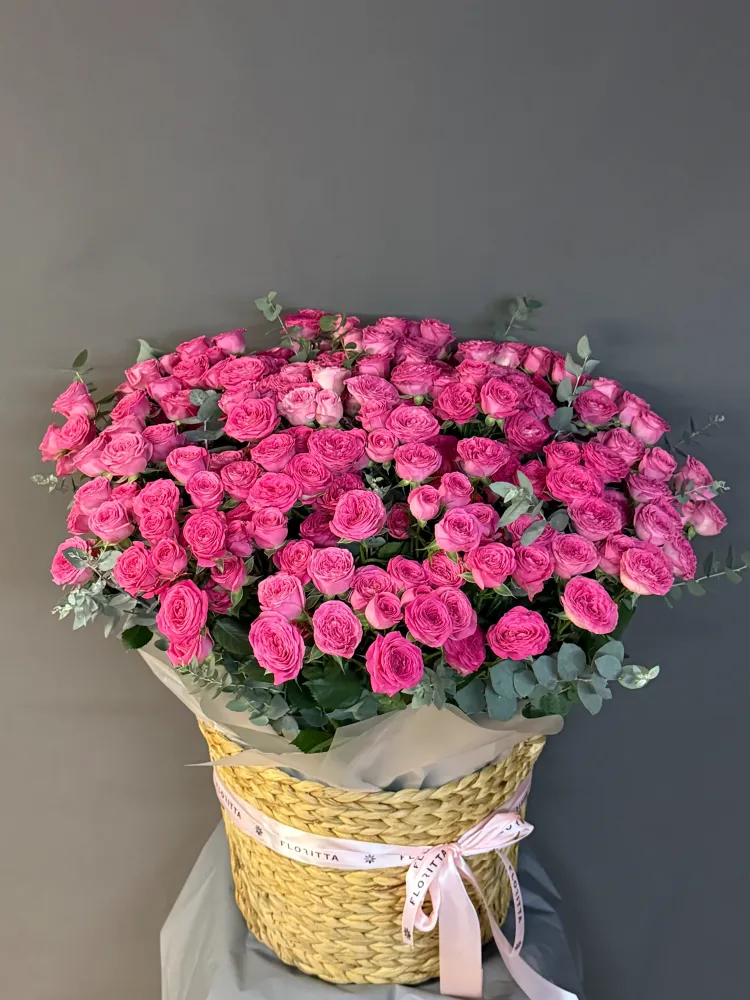 Garden rose grandeur basket