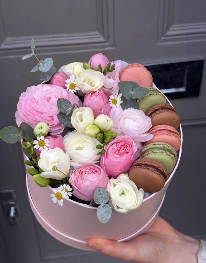Blush & macaron delight