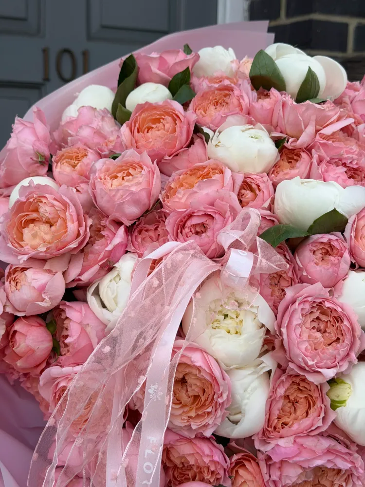 Mayfair juliett-peony dream (peonies & peony spray roses)