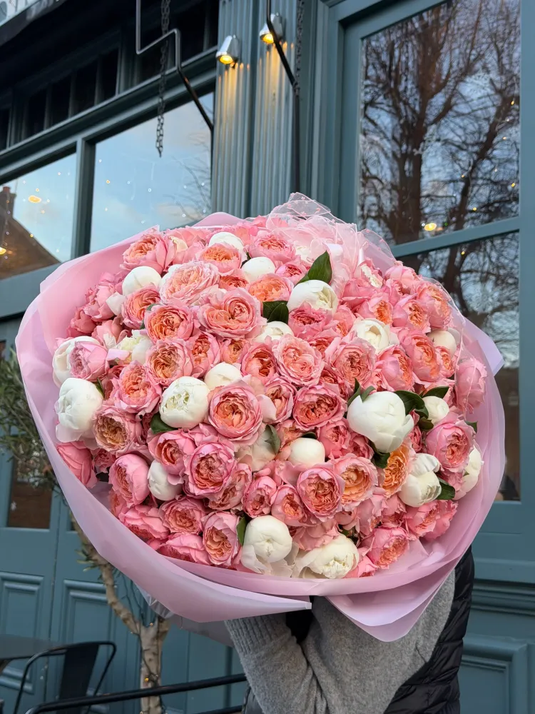 Mayfair juliett-peony dream (peonies & peony spray roses)