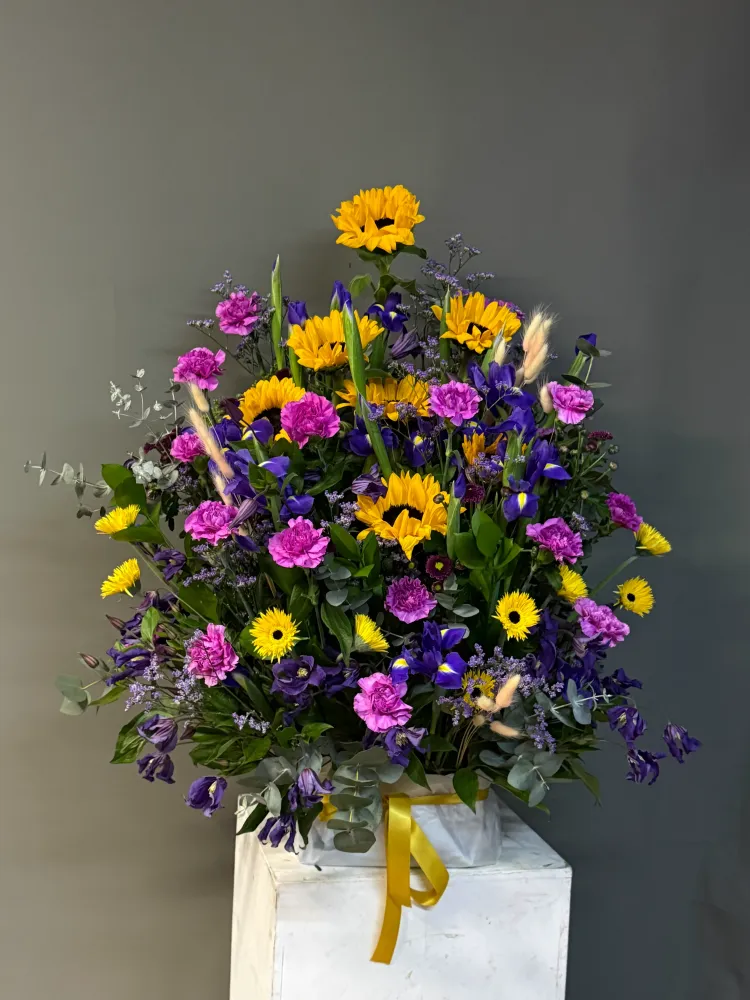 Gentle farewell arrangement