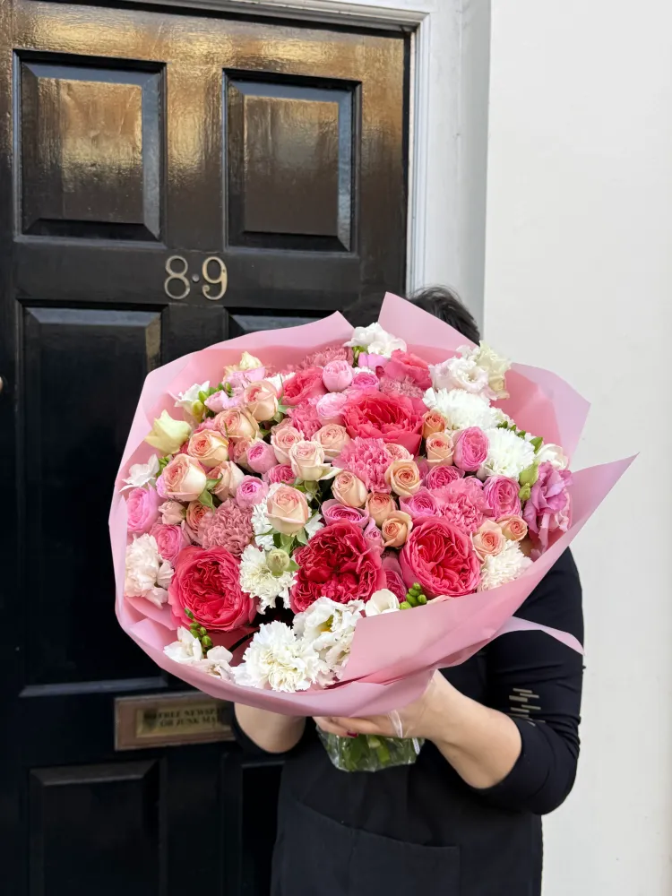 Timeless pink harmony (roses, spray roses & dianthus)