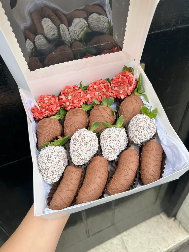 Strawberries and bananas in chocolate
