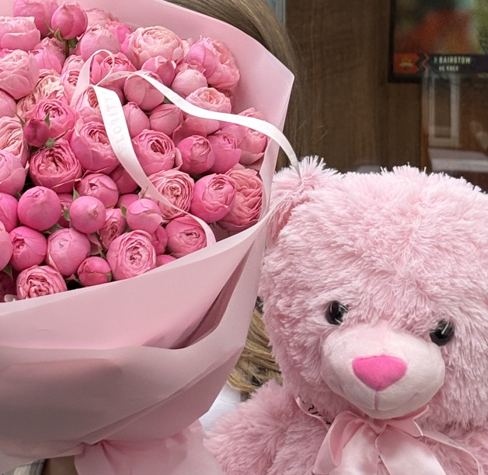Blush & bear affair set (30 spray roses & teddy)