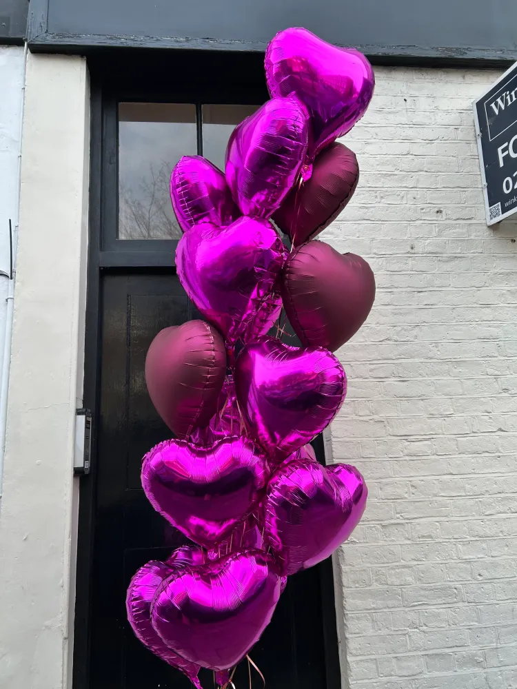Velvet hearts (15 balloon helium inflated)