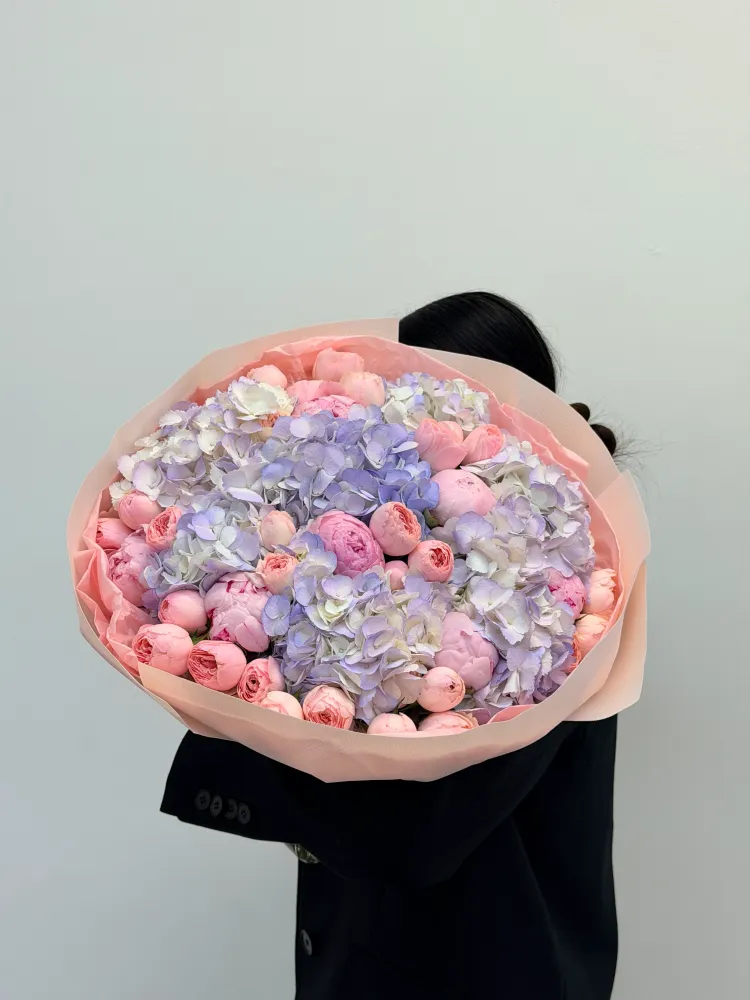 Lavender haze (hydrangeas & spray roses)