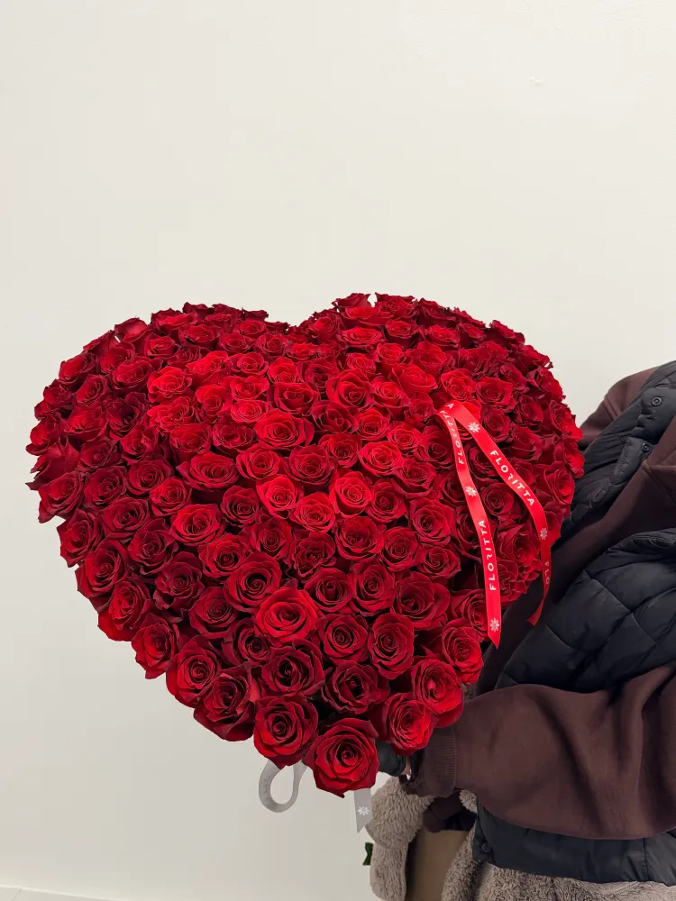 Vow in velvet - 140 red roses