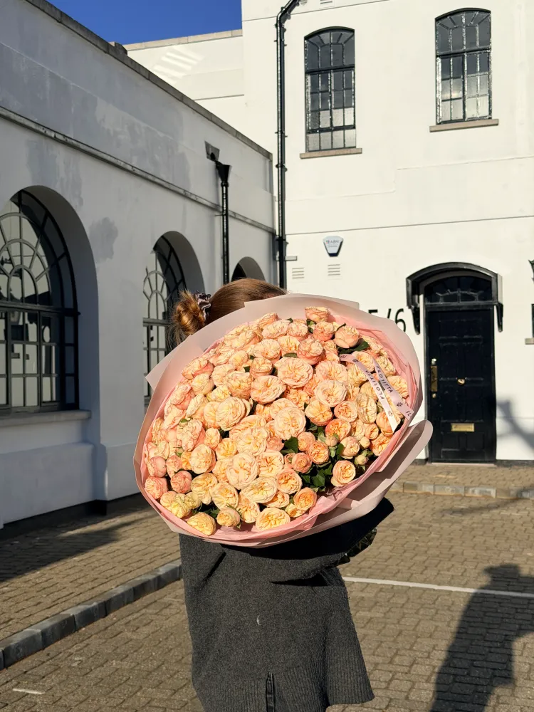 Petals for her (35 peony spray roses)