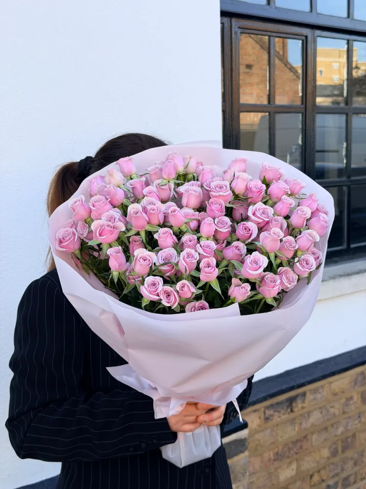 Powdered rose (15 stems of spray roses)