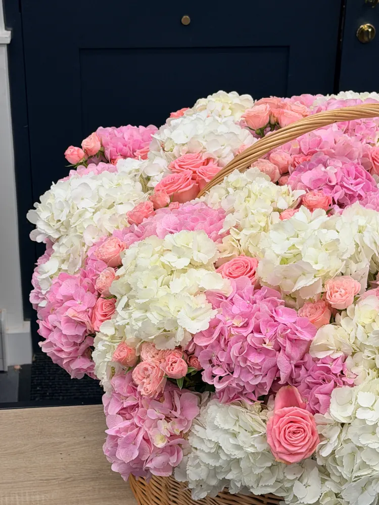 Royal queen floral basket (hydrangeas, roses & spray roses)