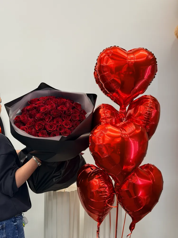 50 red roses and 7 heart balloons set