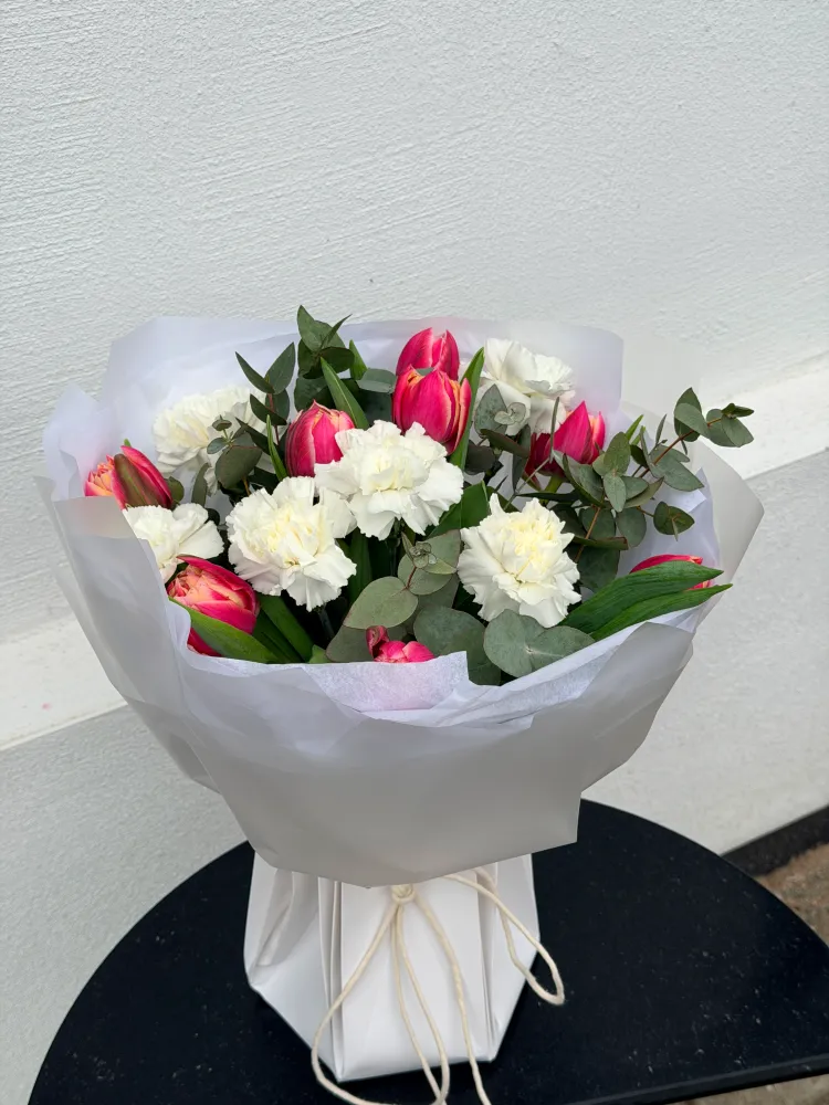 Tulips & carnations embrace