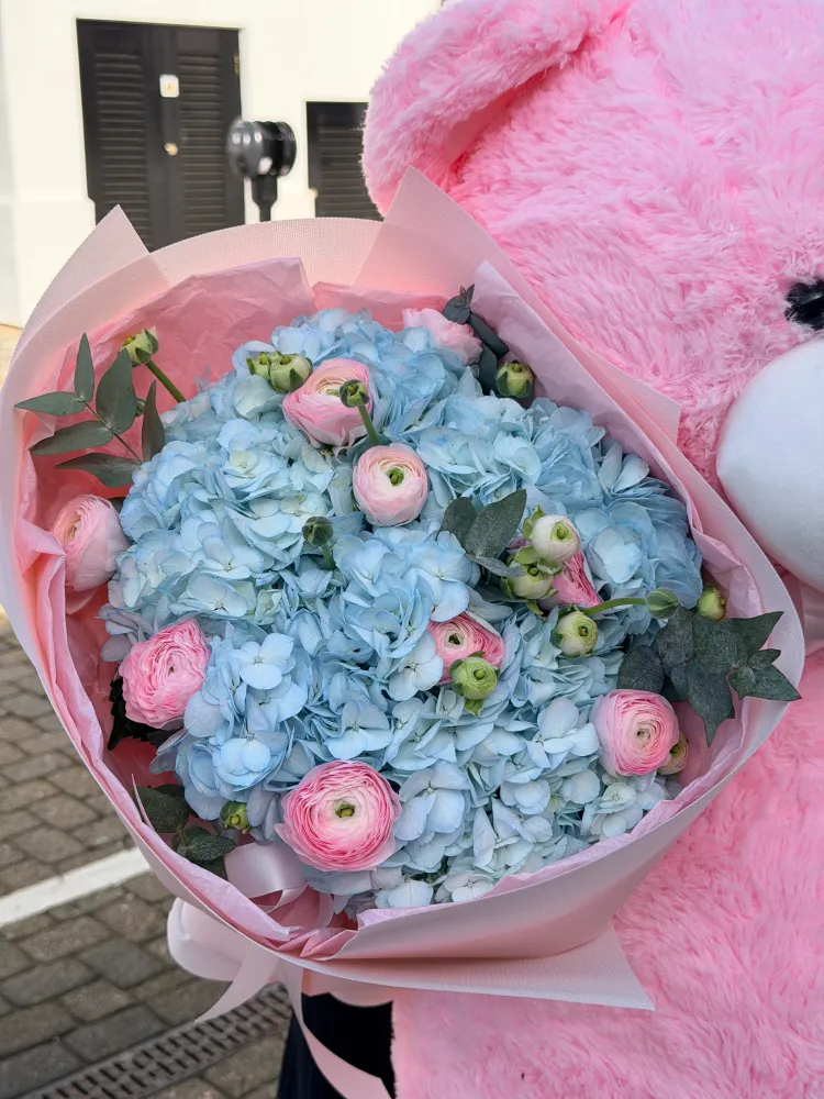 Softest confession set (hydrangeas, ranunculus & teddy)