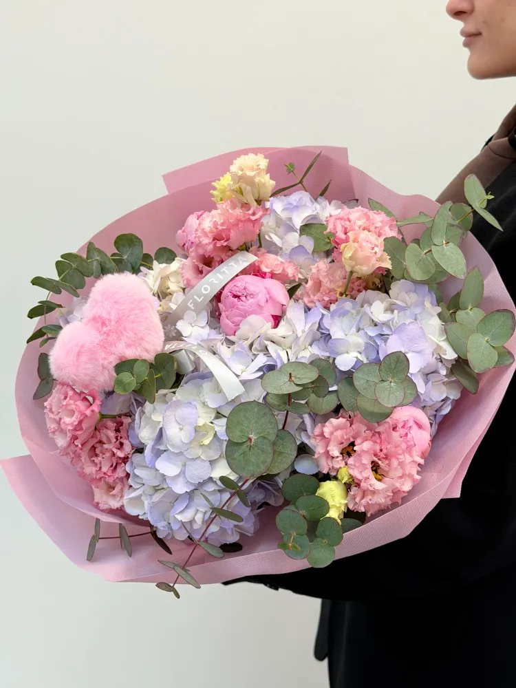 Petals like a whisper (hydrangeas & eustomas)