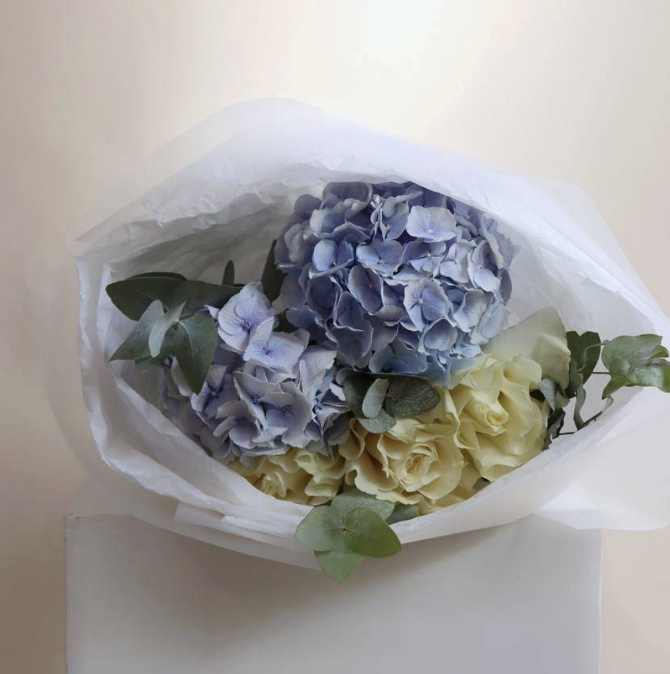 Elegance mini (hydrangeas, roses, eucalyptus)