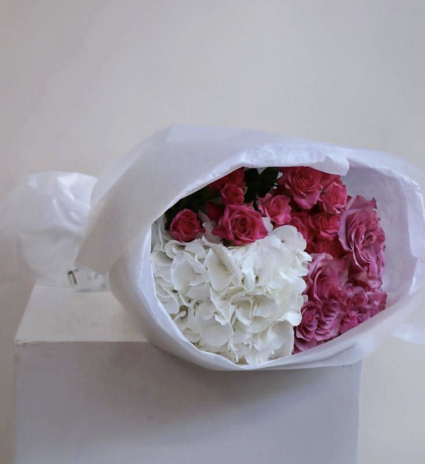 Pink elegance (roses, blooms, hydrangeas)